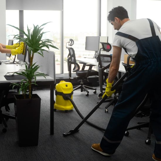 full-shot-people-cleaning-office (1)